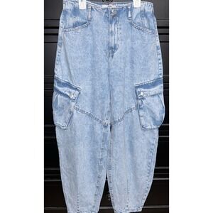 BERSHKA Wide Balloon Leg‎ Denim Light Wash Jeans Women's 6